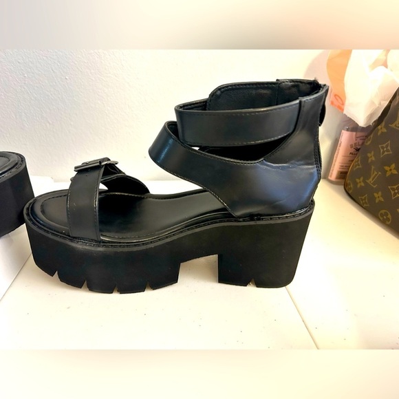 Buckle Flat-forms Wedge Sandals, Black Size 40(8) - Picture 6 of 8
